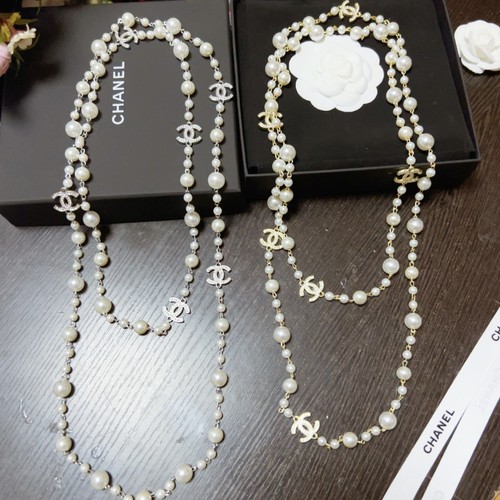 Collana con ciondolo - , in